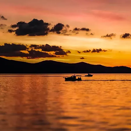 High Tide アパート *